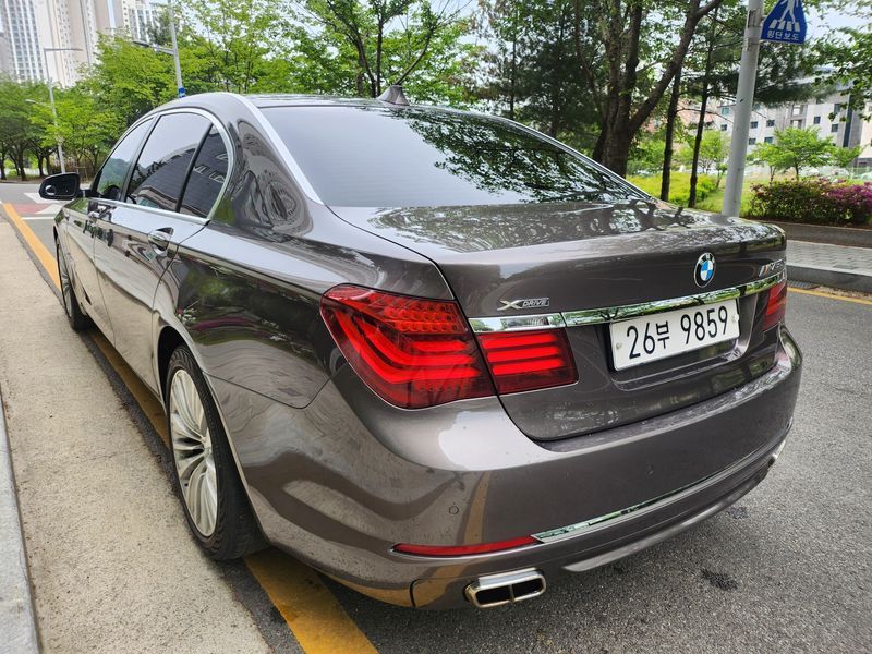 2014 BMW 7 Series 750Li xDrive photo 2