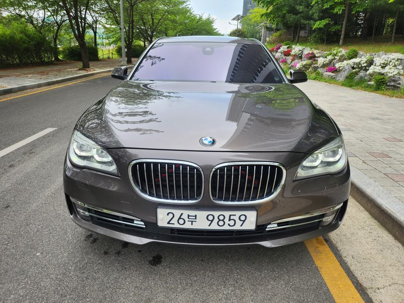2014 BMW 7 Series 750Li xDrive photo 3