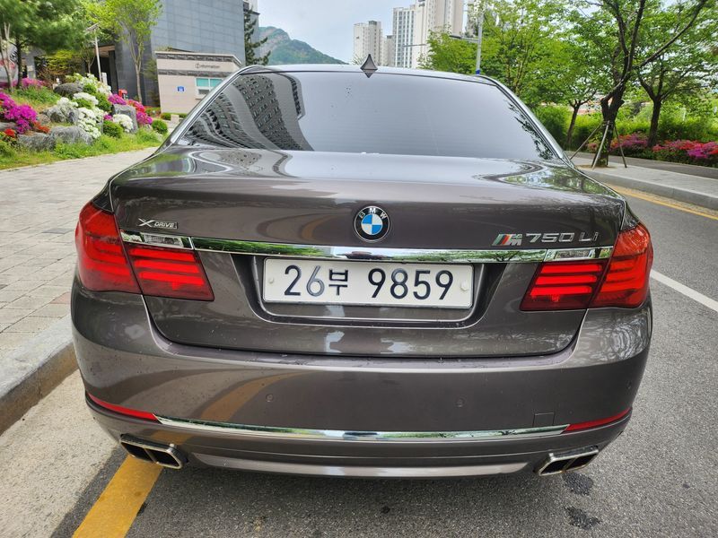 2014 BMW 7 Series 750Li xDrive photo 4