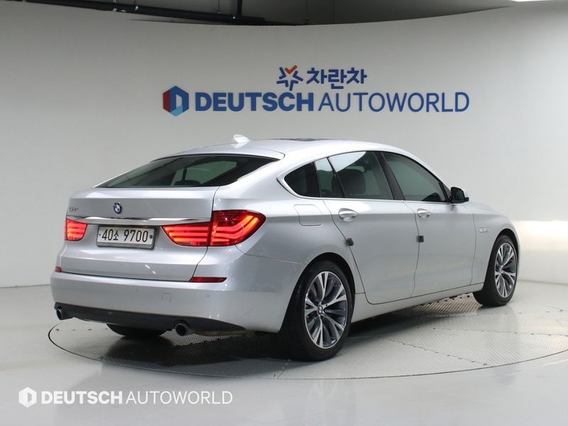 2012 BMW 5 Series GT photo 2