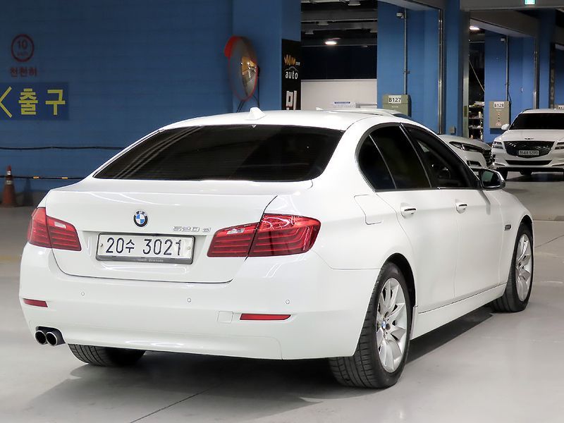 2014 BMW 5 Series 520d photo 2