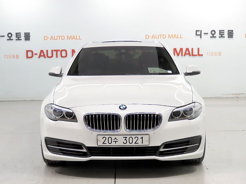 2014 BMW 5 Series 520d photo 3