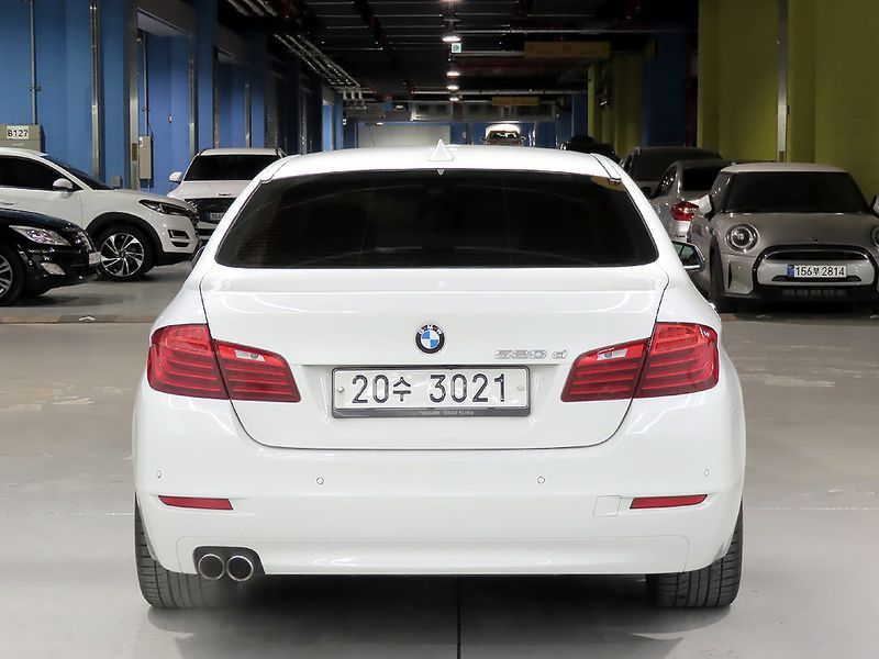 2014 BMW 5 Series 520d photo 4