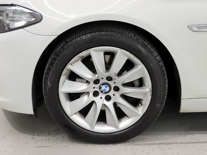 2014 BMW 5 Series 520d photo 5