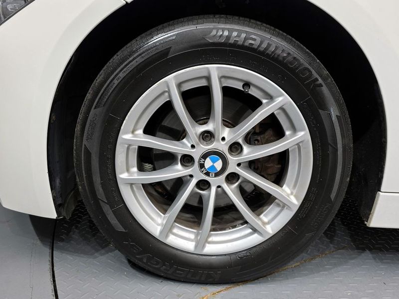 2013 BMW 3 Series 320i photo 5