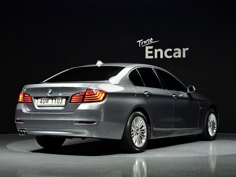 2014 BMW 5 Series 520d photo 2