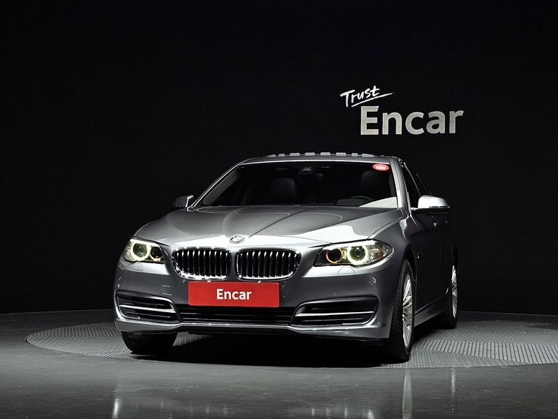2014 BMW 5 Series 520d photo 3