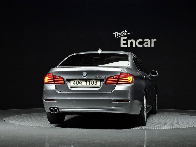 2014 BMW 5 Series 520d photo 4