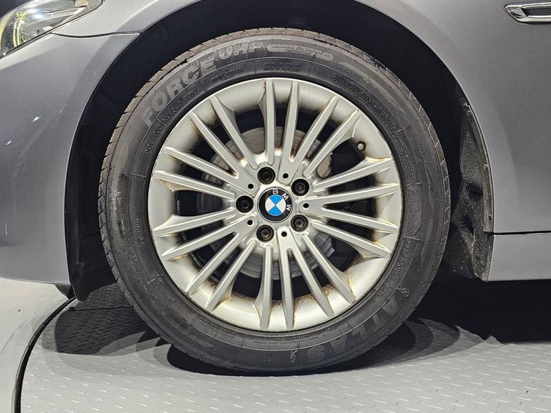 2014 BMW 5 Series 520d photo 5