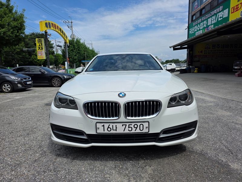 2014 BMW 5 Series 520d xDrive photo 2