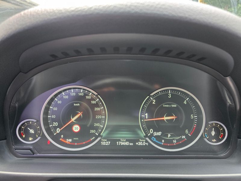 2014 BMW 5 Series 520d xDrive photo 5