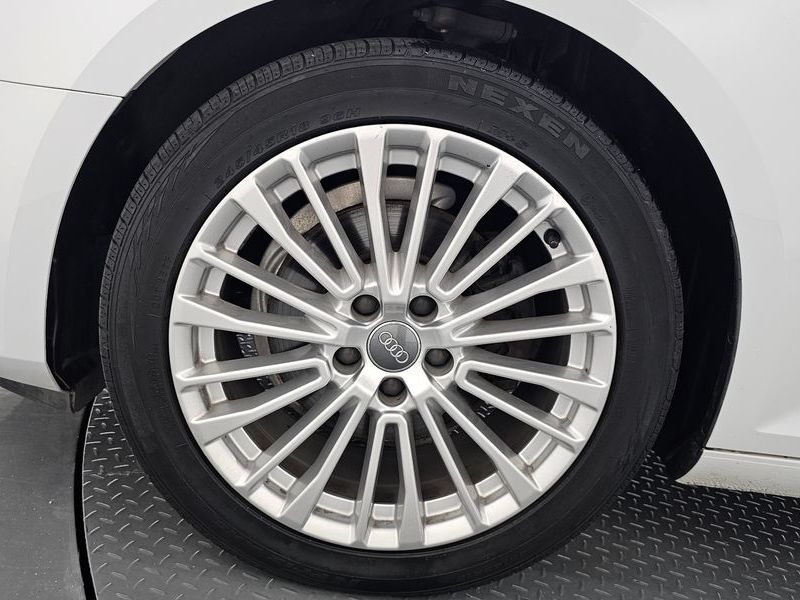 2019 Audi A4 40 TFSI photo 5