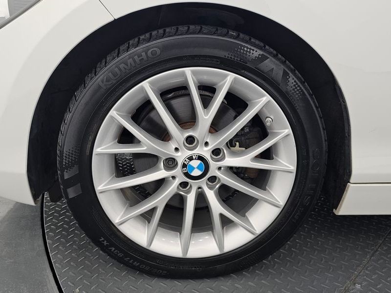2015 BMW 1 Series 118d Sport 5Door photo 5