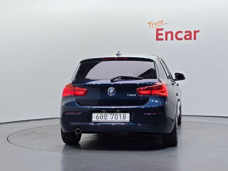 2017 BMW 1 Series 118d JOY 5DOOR photo 4
