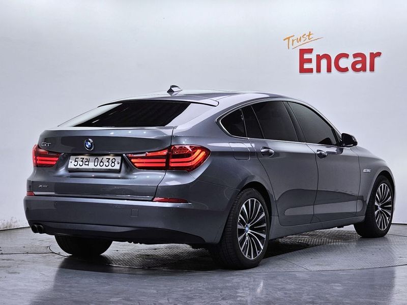 2016 BMW 5 Series GT 30d xDrive photo 2