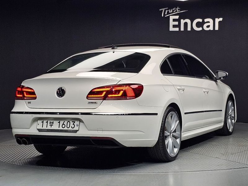 2015 Volkswagen CC 2.0 TDI BlueMotion R-Line photo 2