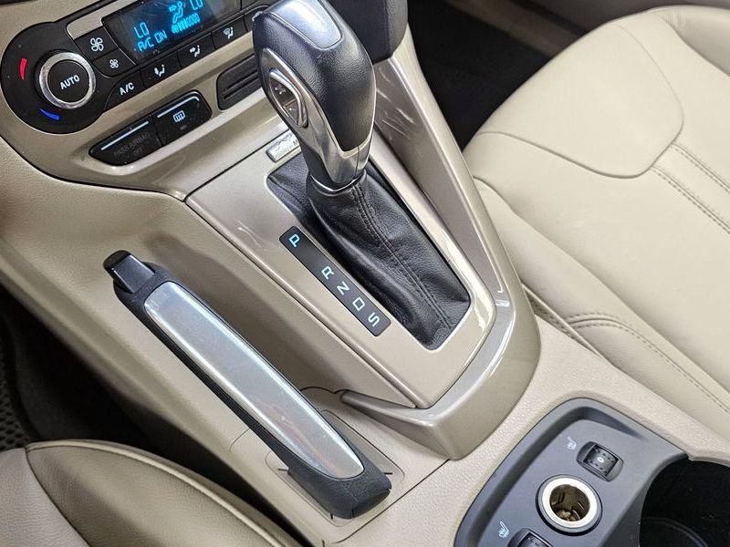 2012 Ford Focus 2.0 SEL Hatchback 3rd photo 9