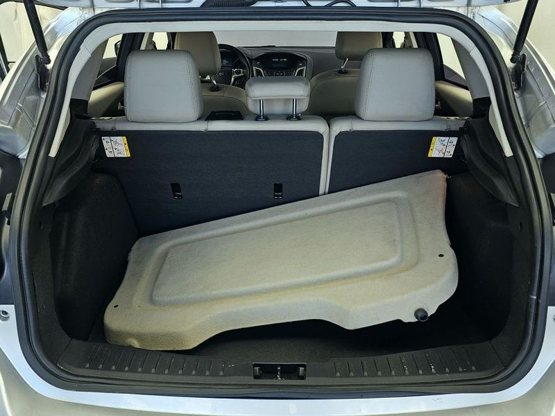 2012 Ford Focus 2.0 SEL Hatchback 3rd photo 20