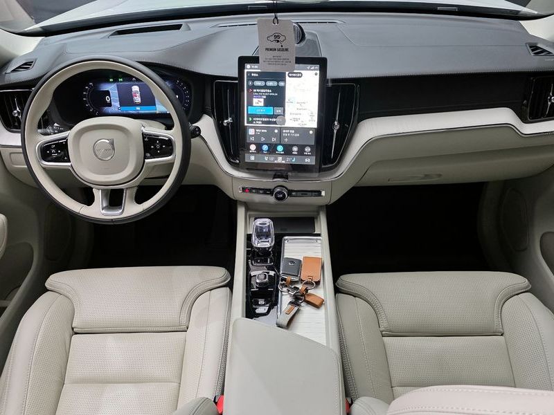 2026 Volvo XC60 B5 Ultra Bright Air Sus photo 7