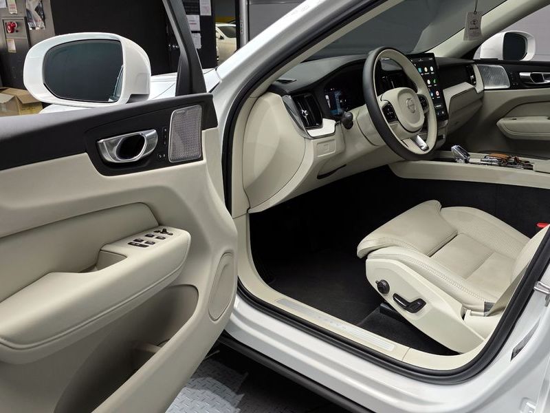 2026 Volvo XC60 B5 Ultra Bright Air Sus photo 10
