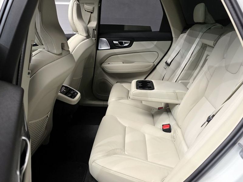 2026 Volvo XC60 B5 Ultra Bright Air Sus photo 12