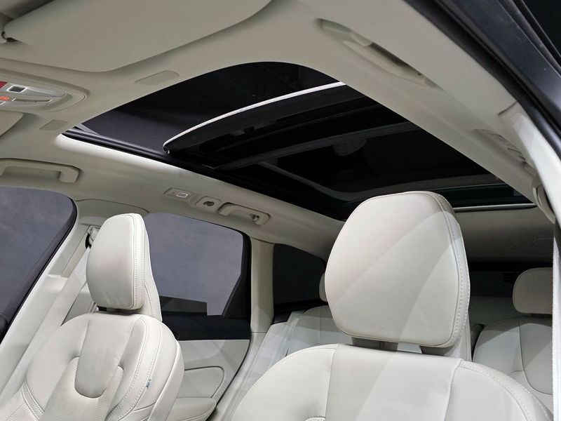 2026 Volvo XC60 B5 Ultra Bright Air Sus photo 19