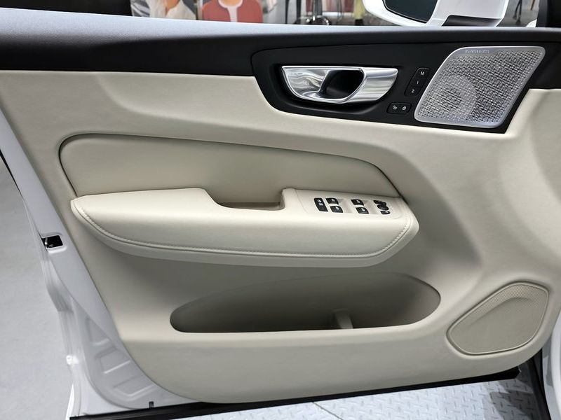 2026 Volvo XC60 B5 Ultra Bright Air Sus photo 24