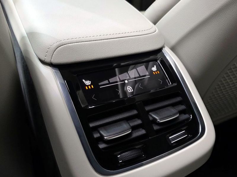 2026 Volvo XC60 B5 Ultra Bright Air Sus photo 28