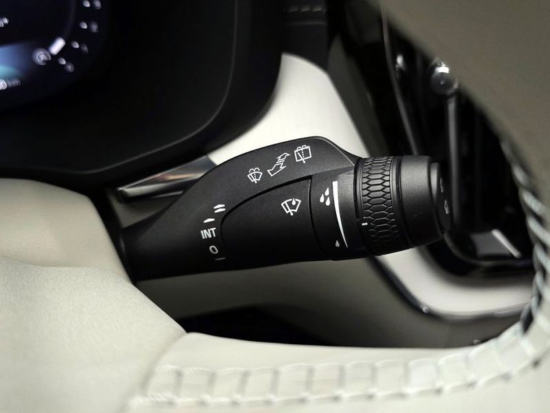 2026 Volvo XC60 B5 Ultra Bright Air Sus photo 30