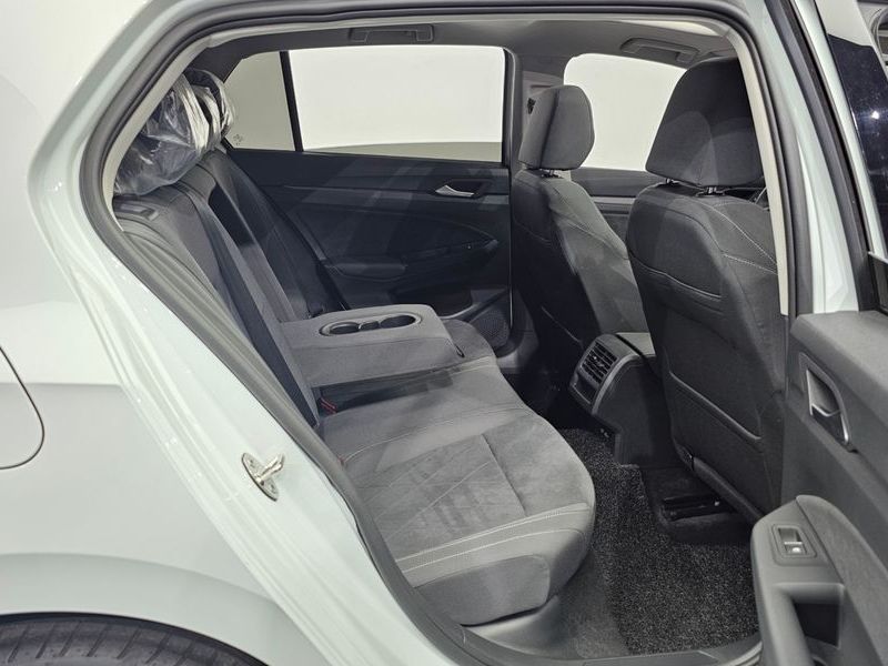 2024 Volkswagen Golf 2.0 TDI Prestige photo 12