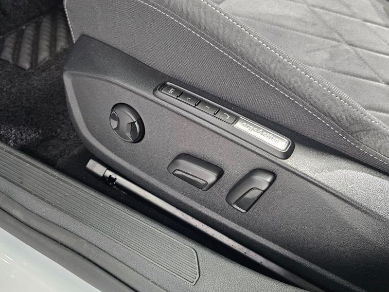 2024 Volkswagen Golf 2.0 TDI Prestige photo 17