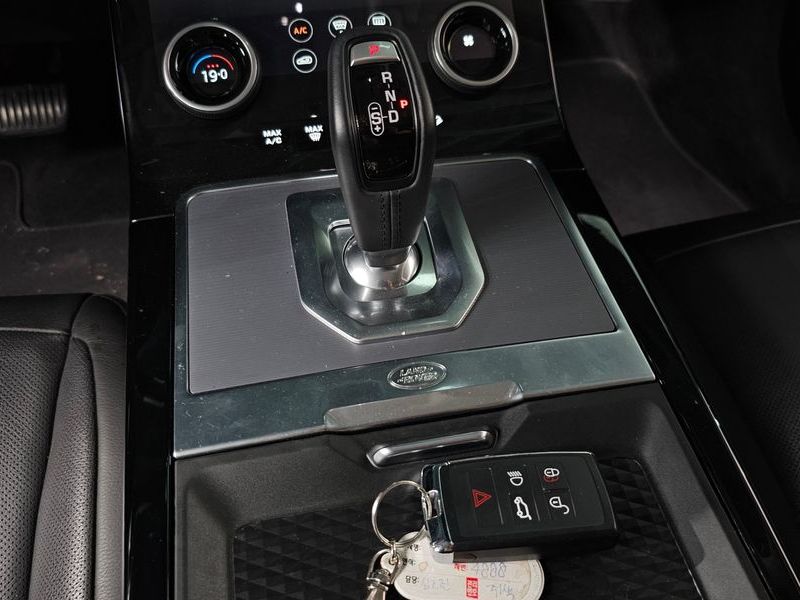 2020 Land Rover Range Rover Evoque P250 SE photo 9