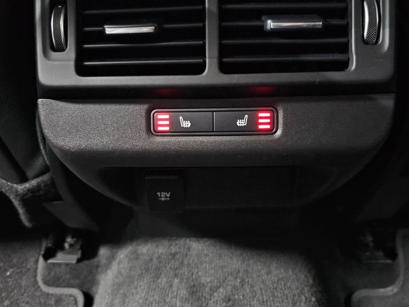 2020 Land Rover Range Rover Evoque P250 SE photo 19