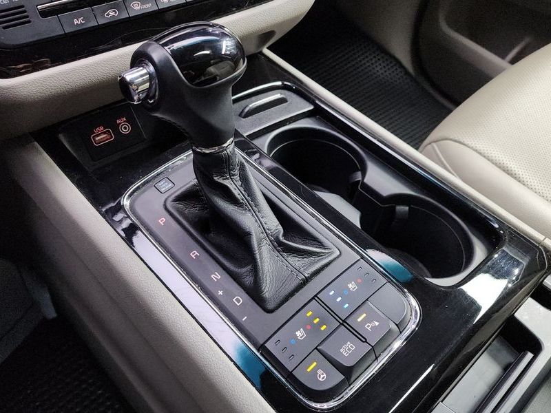 2016 Kia Carnival 9-seater Prestige photo 9