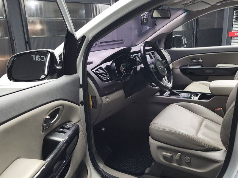 2016 Kia Carnival 9-seater Prestige photo 10