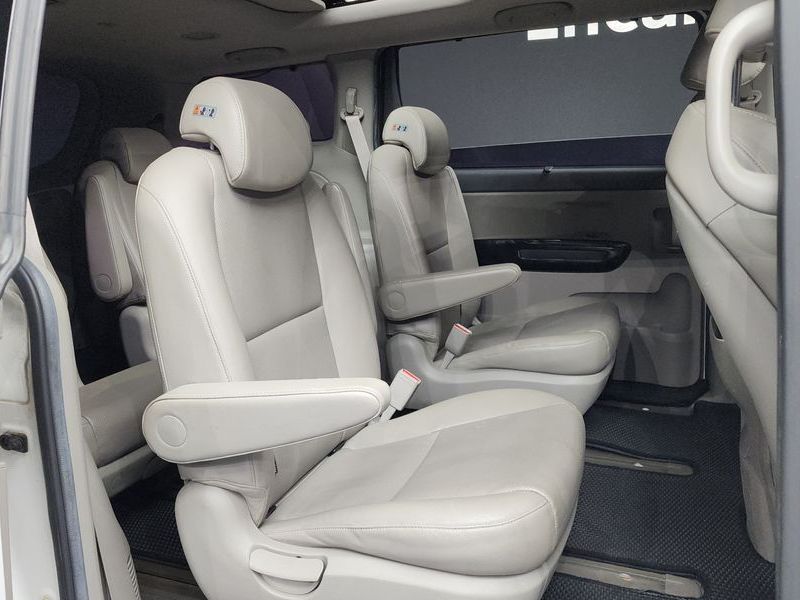 2016 Kia Carnival 9-seater Prestige photo 12
