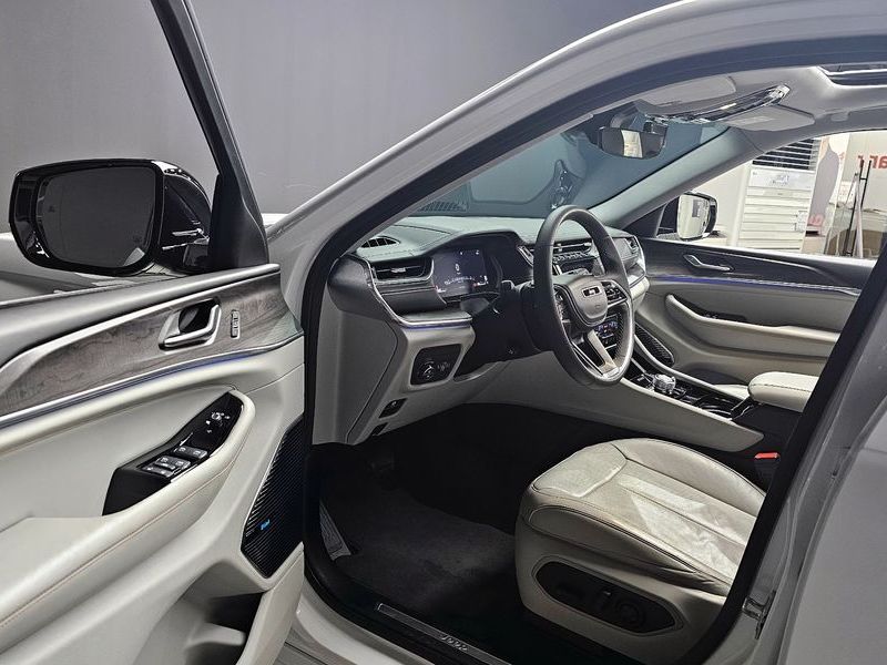 2023 Jeep Grand Cherokee 3.6 Overland photo 10