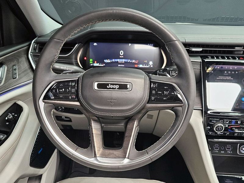 2023 Jeep Grand Cherokee 3.6 Overland photo 13