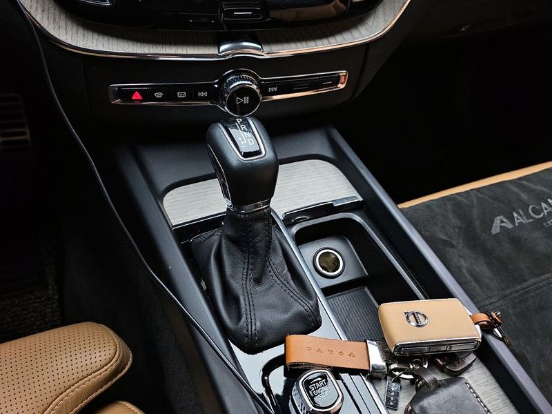 2020 Volvo XC60 T6 Inscription photo 9