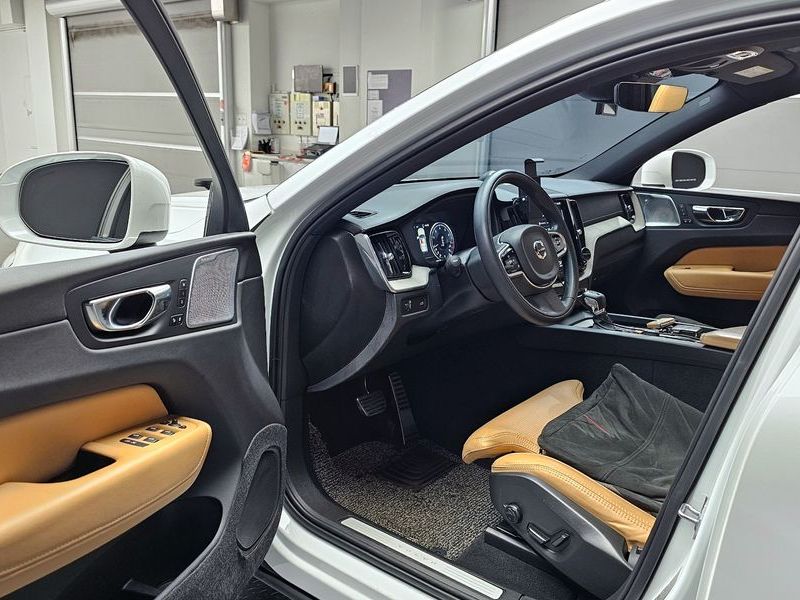 2020 Volvo XC60 T6 Inscription photo 10