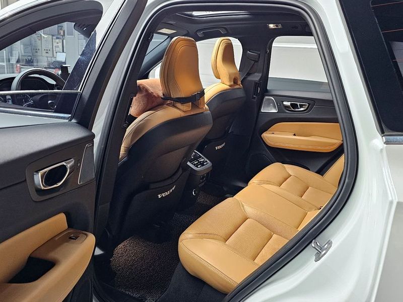 2020 Volvo XC60 T6 Inscription photo 11