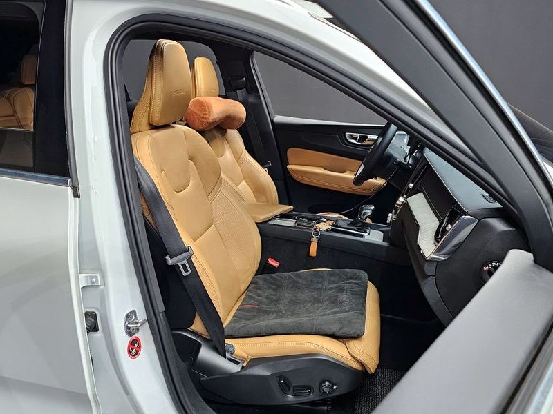 2020 Volvo XC60 T6 Inscription photo 12