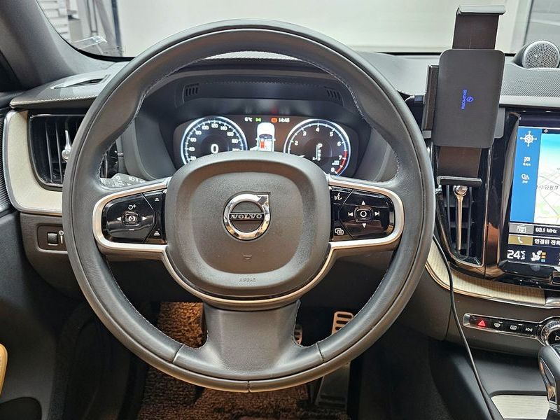 2020 Volvo XC60 T6 Inscription photo 13