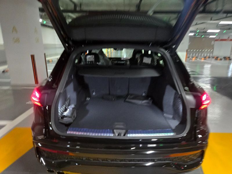 2025 Audi Q5 40 TDI Quattro S Line Black Edition photo 7