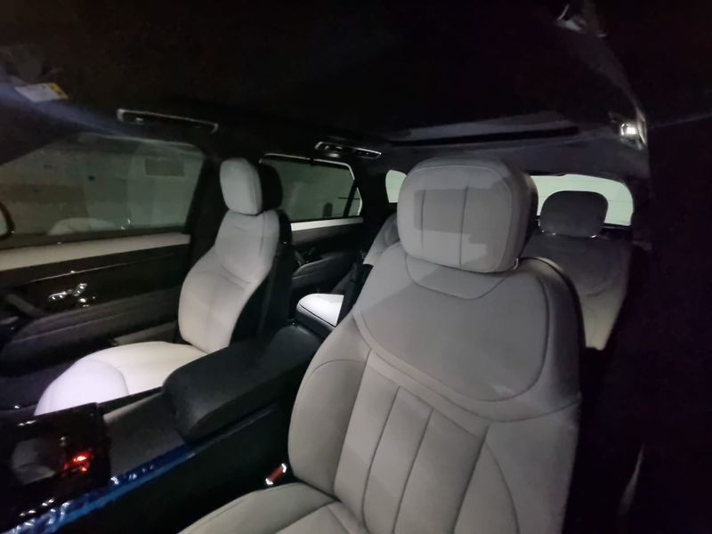2026 Land Rover Range Rover Sport P400 AB photo 9