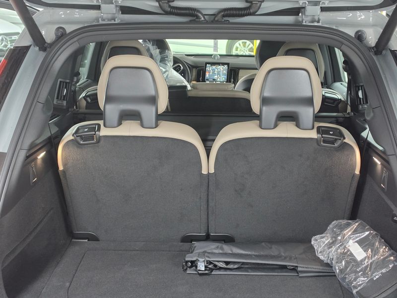 2026 Volvo XC90 B6 Ultra Dark photo 8