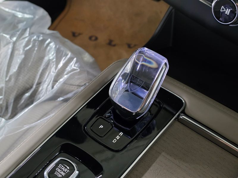 2026 Volvo XC90 B6 Ultra Dark photo 11