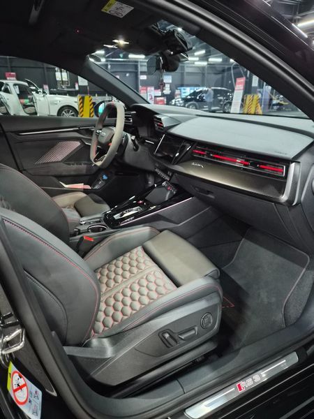 2026 Audi RS3 2.5 TFSI Quattro Carbon Edition photo 8