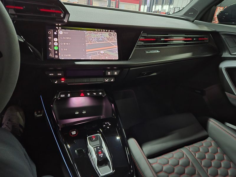 2026 Audi RS3 2.5 TFSI Quattro Carbon Edition photo 10
