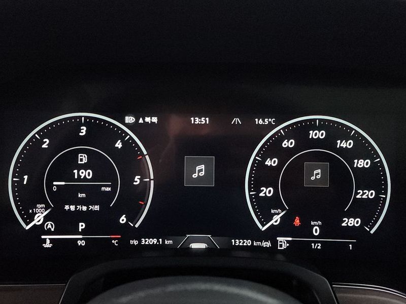 2026 Volkswagen Touareg 3.0 TDI Prestige photo 8